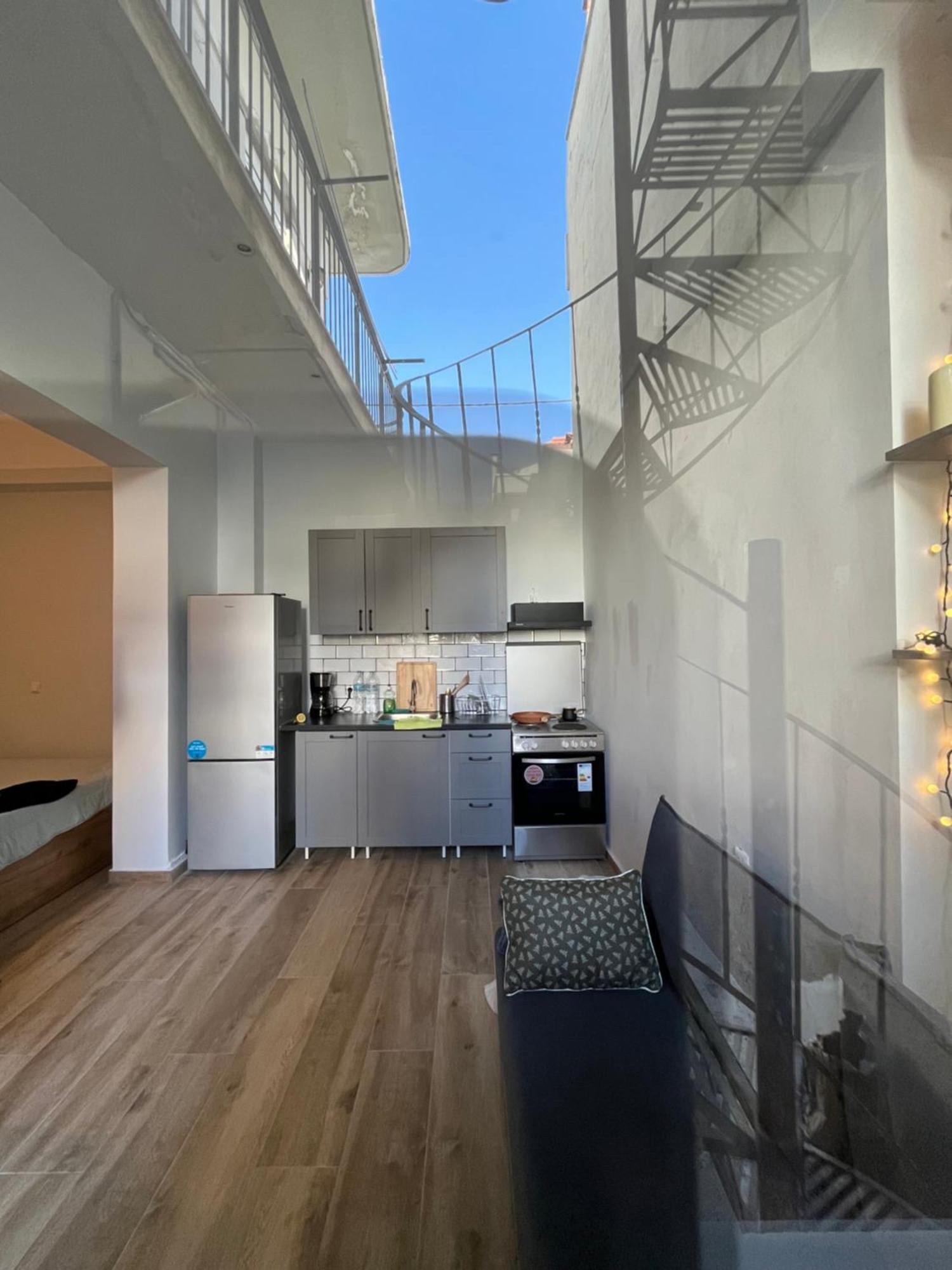 Noa - Designed Garden Studio In The City Center Kalamata Extérieur photo