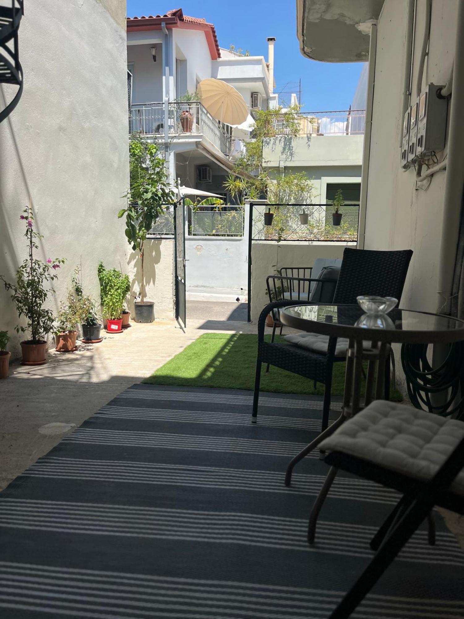 Noa - Designed Garden Studio In The City Center Kalamata Extérieur photo